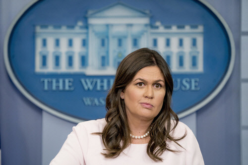 세라 샌더스 백악관 대변인이 4일(현지시간) 정례 브리핑을 하고 있따. 샌더스 대변인은  "12일 북미정상회담을 적극적으로 준비하고 있다"며 "잠정적으로 '첫 회담'은 싱가포르 시간으로 오전 9시(한국시간 오전 10시)에 열린다"라고 말했다. 연합뉴스